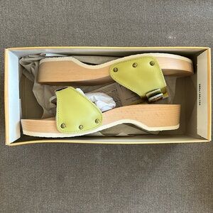 Dr. Scholls lime green clogs (exercise sandals), Sz 8. New with box,Never worn!